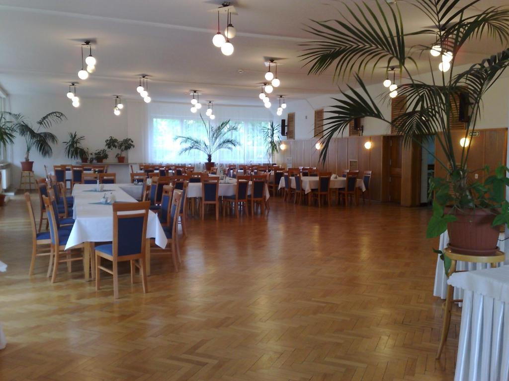 ホテルIrss Osrodek Szkoleniowy ビャウォブジェギ エクステリア 写真